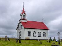Hraungerðiskirkja umgeben von Friedhof - Westisland